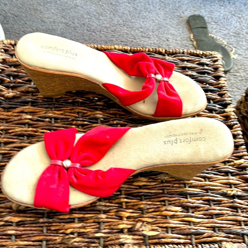 Comfort style adorable red sandals never worn